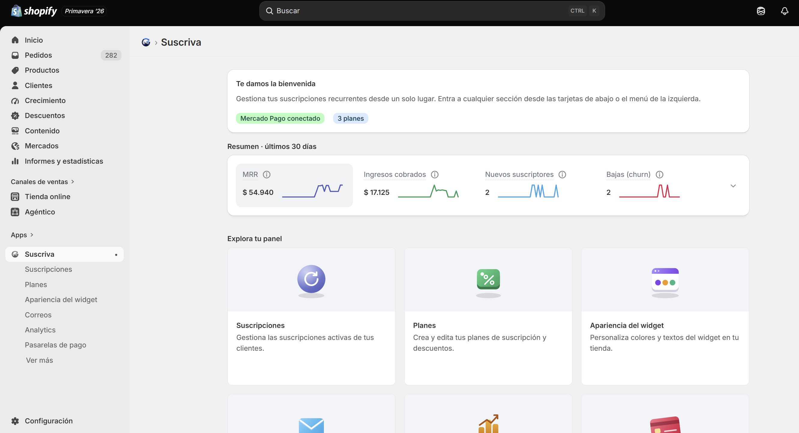 Panel de Suscriva embebido en el admin de Shopify: resumen con MRR, ingresos cobrados, nuevos suscriptores y bajas, más accesos a suscripciones, planes, apariencia del widget, correos y analytics